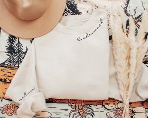 Personalized Bridesmaid Sweatshirt, Bridesmaid Sweatshirt with Sleeve and Neckline, Personalized Bridesmaid Crewneck Sweatshirt