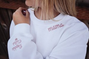 Embroidered Custom Mama Sweatshirt with Kid Name on Sleeve, Cuff, Personalized Mom Sweatshirt, Mom Sweater, Mother's Day Gift, Women 128